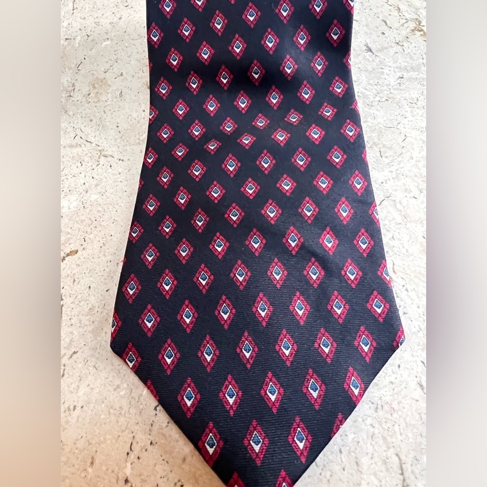 Bert Pulitzer 100% Silk Made in USA Black and Red Geometric Print Men’s Tie - Picture 2 of 5